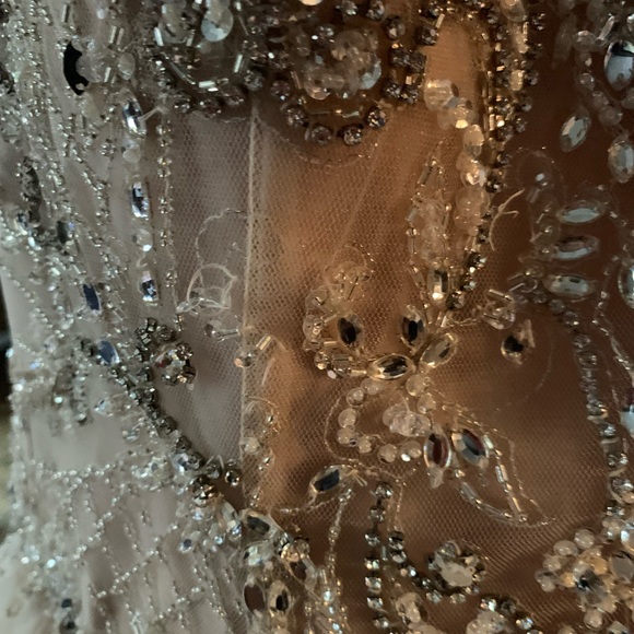 Quinceanera dress, some jewels are missing, Champagne colored - Picture 8 of 8